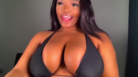 Snapshot of maybabi chatting on January 2, 2025, 2:13 pm MayBabi online show from January 2, 2025, 2:13 pm