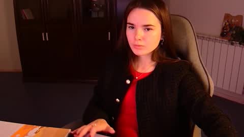 Snapshot of maybloom_ chatting on November 5, 2025, 5:40 am maybloom_ online show from November 5, 2025, 5:40 am