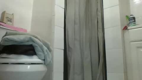 Snapshot of meaderd740870 chatting on September 18, 2025, 9:33 am meaderd740870 online show from September 18, 2025, 9:33 am