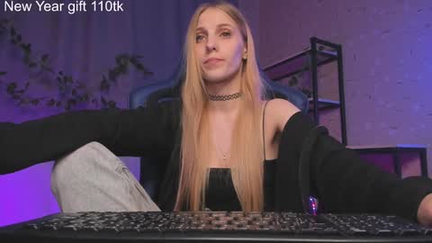 Snapshot of meandmaboy chatting on December 27, 2024, 5:26 pm Anna online show from December 27, 2024, 5:26 pm