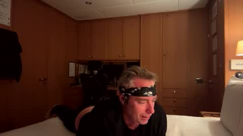 Snapshot of meau_lest chatting on October 31, 2025, 11:06 pm Meau Lest online show from October 31, 2025, 11:06 pm