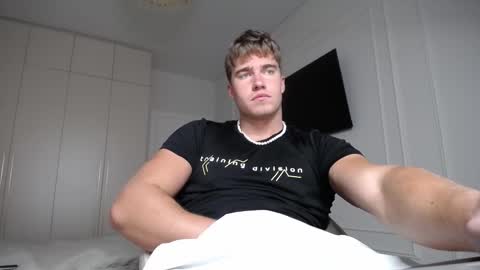 Snapshot of megamaxxxl chatting on September 26, 2025, 4:00 pm Max online show from September 26, 2025, 4:00 pm