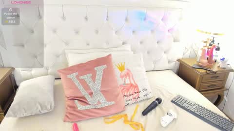 Snapshot of meganstar__ chatting on September 29, 2025, 11:37 am Megan online show from September 29, 2025, 11:37 am