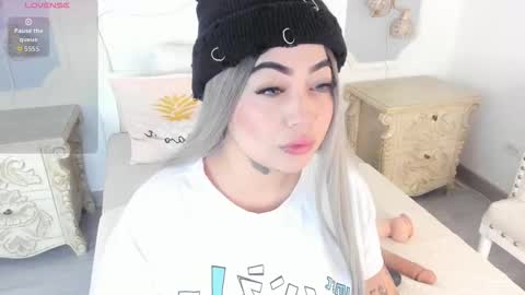 Snapshot of meganstar__ chatting on October 14, 2025, 11:22 am Megan online show from October 14, 2025, 11:22 am