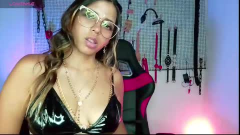 Snapshot of meggan_greey chatting on December 7, 2024, 7:54 pm Your best slave  online show from December 7, 2024, 7:54 pm