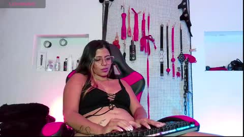 Snapshot of meggan_greey chatting on December 28, 2024, 6:29 pm Your best slave  online show from December 28, 2024, 6:29 pm