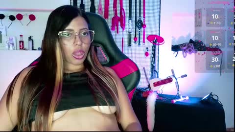 Snapshot of meggan_greey chatting on January 27, 2025, 11:43 pm Your best slave  online show from January 27, 2025, 11:43 pm