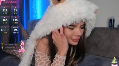 Snapshot of mela911carrera chatting on January 1, 2025, 2:30 am  Start every day 2000 - 700 online show from January 1, 2025, 2:30 am