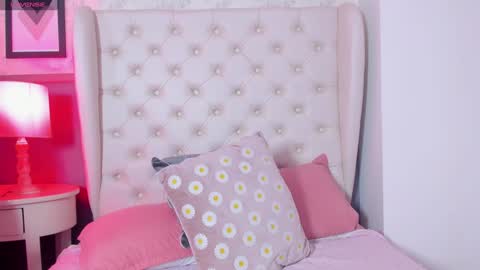 Snapshot of melanie__hills chatting on January 13, 2025, 2:32 pm Melanie online show from January 13, 2025, 2:32 pm