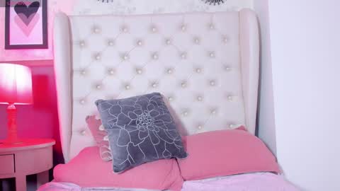 Snapshot of melanie__hills chatting on January 16, 2025, 5:33 pm Melanie online show from January 16, 2025, 5:33 pm