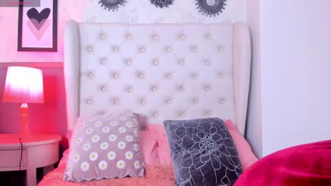 Snapshot of melanie__hills chatting on February 8, 2025, 11:22 am Melanie online show from February 8, 2025, 11:22 am