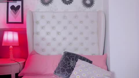 Snapshot of melanie__hills chatting on February 11, 2025, 11:43 am Melanie online show from February 11, 2025, 11:43 am