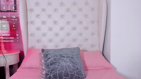 Snapshot of melanie__hills chatting on February 25, 2025, 2:44 pm Melanie online show from February 25, 2025, 2:44 pm
