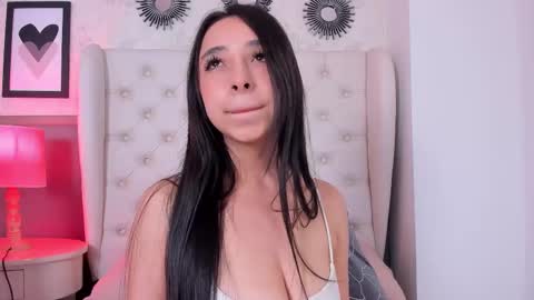 Snapshot of melanie__hills chatting on March 11, 2025, 5:35 pm Melanie online show from March 11, 2025, 5:35 pm