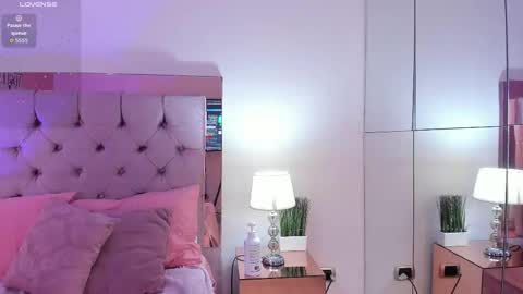 Snapshot of melanie__hills chatting on September 11, 2025, 11:43 am Melanie online show from September 11, 2025, 11:43 am