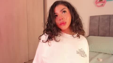 Snapshot of melina_ferrer1 chatting on February 10, 2025, 5:30 pm EI online show from February 10, 2025, 5:30 pm