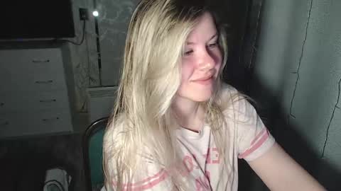 Snapshot of melissa__ray chatting on February 1, 2025, 5:47 pm Melissa Ray online show from February 1, 2025, 5:47 pm