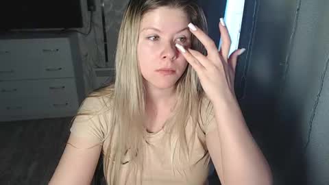 Snapshot of melissa__ray chatting on February 5, 2025, 8:32 am Melissa Ray online show from February 5, 2025, 8:32 am