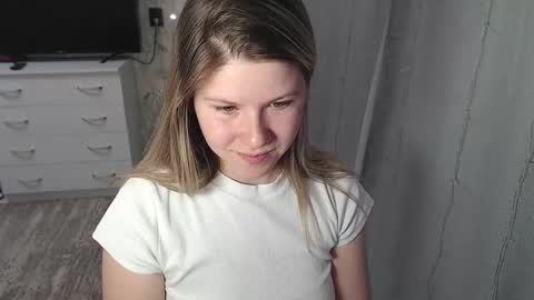 Snapshot of melissa__ray chatting on February 7, 2025, 5:29 pm Melissa Ray online show from February 7, 2025, 5:29 pm