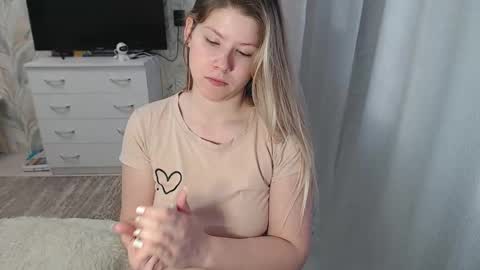 Snapshot of melissa__ray chatting on February 17, 2025, 10:07 am Melissa Ray online show from February 17, 2025, 10:07 am