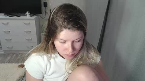 Snapshot of melissa__ray chatting on March 1, 2025, 4:11 pm Melissa Ray online show from March 1, 2025, 4:11 pm