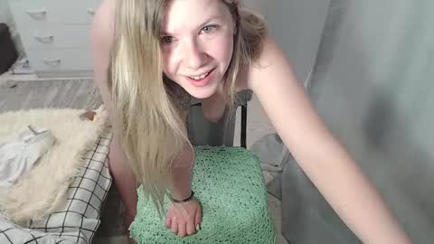 Snapshot of melissa__ray chatting on March 1, 2025, 7:15 pm Melissa Ray online show from March 1, 2025, 7:15 pm