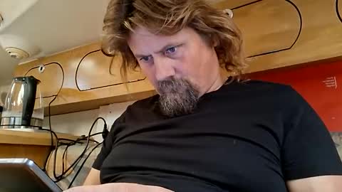 Snapshot of men10_12_1983 chatting on September 26, 2025, 7:01 am men10_12_1983 online show from September 26, 2025, 7:01 am