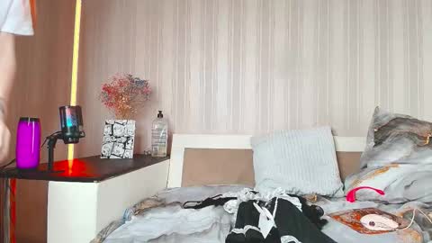 Snapshot of meowroslava chatting on October 16, 2025, 10:27 am meowroslava online show from October 16, 2025, 10:27 am