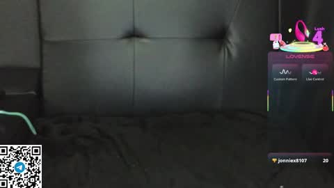 Snapshot of mia_g0ld chatting on March 1, 2025, 8:53 pm Golden ones online show from March 1, 2025, 8:53 pm