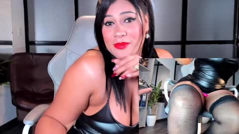 Snapshot of mia_hotwife chatting on January 4, 2025, 12:38 pm Mia.... Nice to meet you  thumb up me please its important online show from January 4, 2025, 12:38 pm