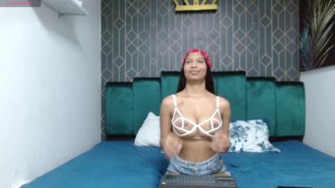 Snapshot of mia_kleim chatting on December 13, 2024, 1:15 am MIA KLEIM online show from December 13, 2024, 1:15 am