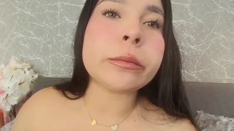 Snapshot of mia_roux13 chatting on January 10, 2025, 1:21 am Mia Roux online show from January 10, 2025, 1:21 am