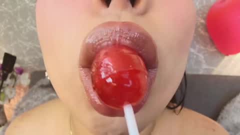 Snapshot of mia_roux13 chatting on February 20, 2025, 7:19 pm Mia Roux online show from February 20, 2025, 7:19 pm