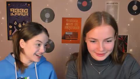 Snapshot of mia_starrr_ chatting on November 6, 2025, 9:43 am mia_starrr_ online show from November 6, 2025, 9:43 am