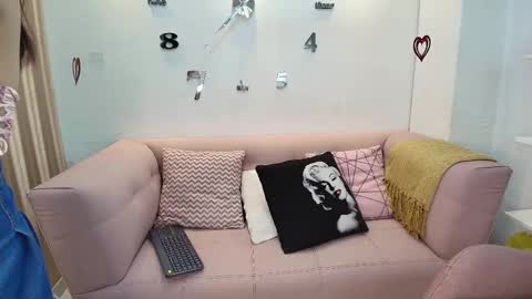 Snapshot of mia_suki chatting on March 8, 2025, 8:14 pm Mia online show from March 8, 2025, 8:14 pm