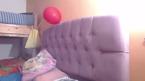 Snapshot of miaabrownn chatting on December 18, 2024, 2:10 am MIA online show from December 18, 2024, 2:10 am