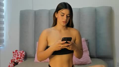 Snapshot of miacleark chatting on November 6, 2025, 5:25 pm miacleark online show from November 6, 2025, 5:25 pm