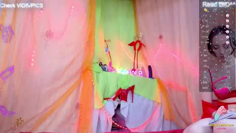 Snapshot of miakitana chatting on February 20, 2025, 11:20 am Mia online show from February 20, 2025, 11:20 am