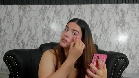 Snapshot of miamontoya chatting on January 28, 2025, 12:43 pm Mia   -5 7001400 Follow  online show from January 28, 2025, 12:43 pm