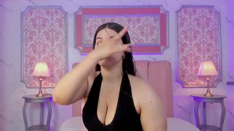 Snapshot of miamontoya chatting on March 5, 2025, 12:33 pm Mia   -5 7001400 Follow  online show from March 5, 2025, 12:33 pm