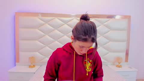 Snapshot of miaqueen021 chatting on January 25, 2025, 12:16 pm Sweetie Mia online show from January 25, 2025, 12:16 pm