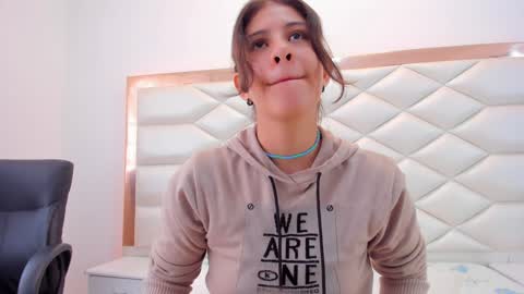 Snapshot of miaqueen021 chatting on January 29, 2025, 3:15 pm Sweetie Mia online show from January 29, 2025, 3:15 pm