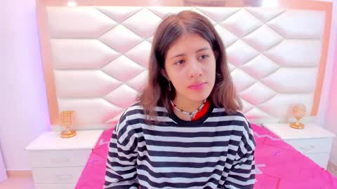 Snapshot of miaqueen021 chatting on March 4, 2025, 12:22 pm Sweetie Mia online show from March 4, 2025, 12:22 pm