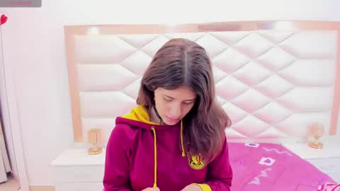 Snapshot of miaqueen021 chatting on March 6, 2025, 12:30 pm Sweetie Mia online show from March 6, 2025, 12:30 pm