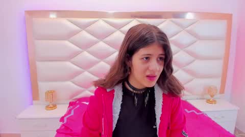 Snapshot of miaqueen021 chatting on March 7, 2025, 12:23 pm Sweetie Mia online show from March 7, 2025, 12:23 pm