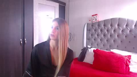 Mia Romanove online show from October 4, 2025, 12:25 pm