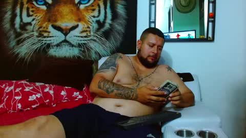 Snapshot of michell_myers chatting on February 6, 2025, 1:05 am michell_myers online show from February 6, 2025, 1:05 am