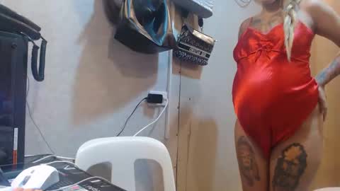 Snapshot of michelle_ux chatting on October 6, 2025, 7:50 am michelle_ux online show from October 6, 2025, 7:50 am