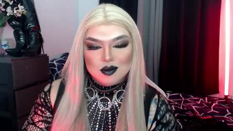 Snapshot of michellevixen921 chatting on October 16, 2025, 4:02 am Michelle online show from October 16, 2025, 4:02 am