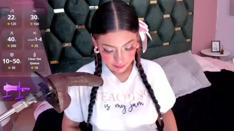 Snapshot of micki__ chatting on October 23, 2025, 11:42 am Micki online show from October 23, 2025, 11:42 am